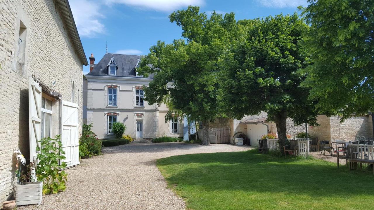 La Roseraie Neuville-du-Poitou Exteriér fotografie