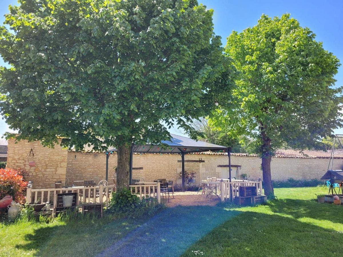 La Roseraie Neuville-du-Poitou Exteriér fotografie