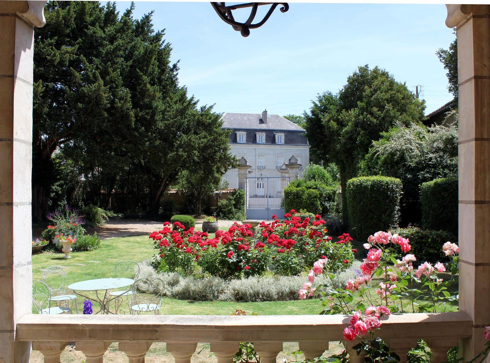 La Roseraie Neuville-du-Poitou Exteriér fotografie